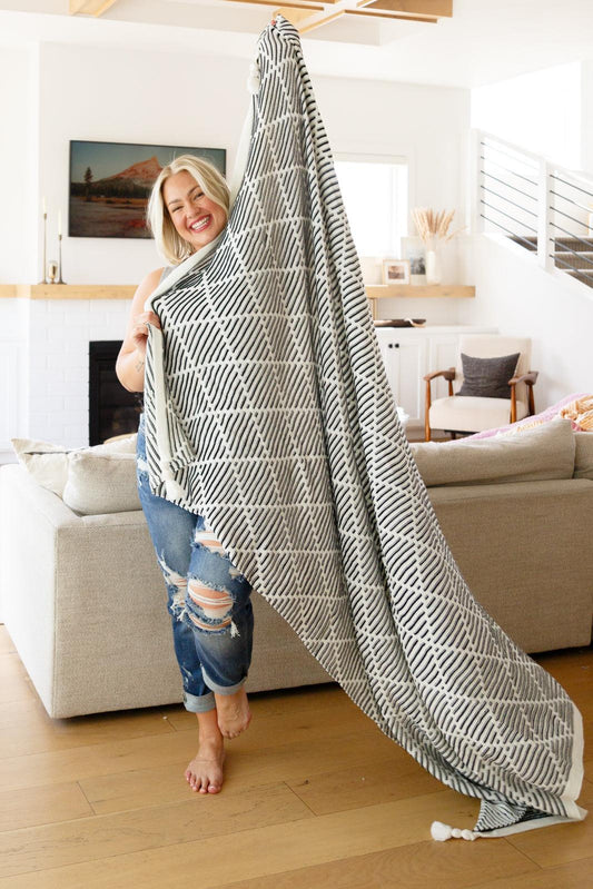 Everett Blanket Single Cuddle Size in Black & White - Simply Graced Mama