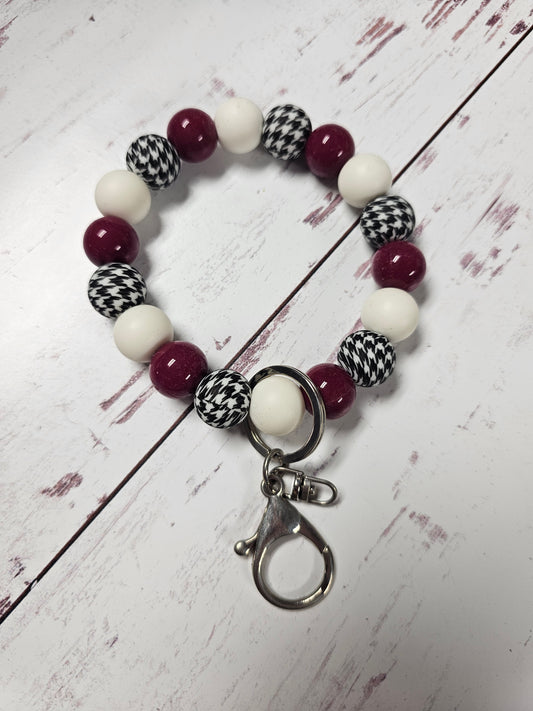 Black, White, & Berry Houndstooth Beaded Wristlet